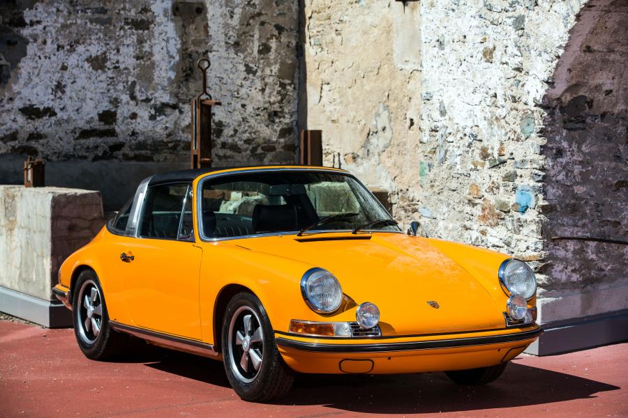  Porsche 911 S 2.2 Targa (911) 1969 года  (фото 12 из 42)